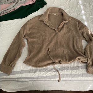 Pre-loved woman’s sweater crop top